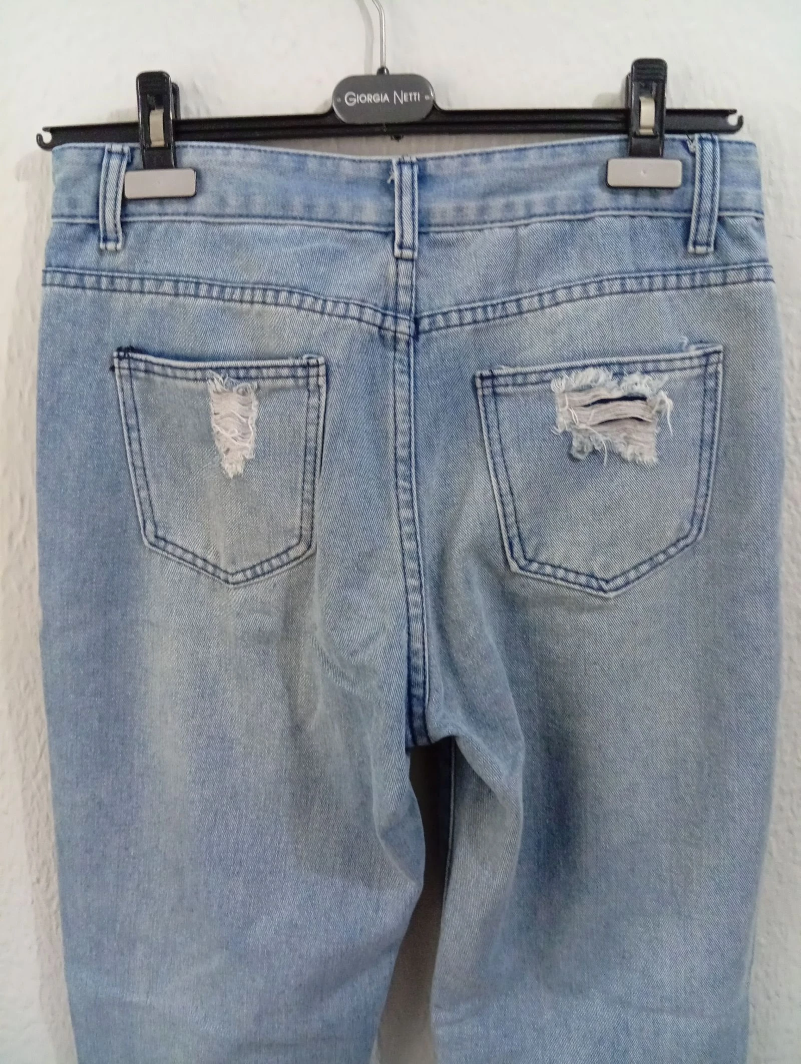 Jeans feminino tamanho G Azul claro com efeito rasgado moderno – photo 4